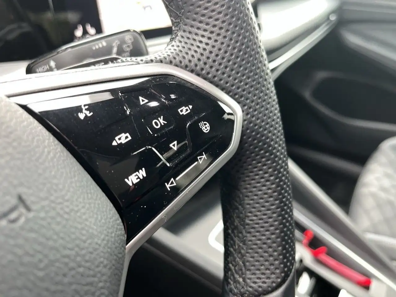 Volkswagen Golf 1.5 eTSI DSG R-Line Navi AHK Pano 16