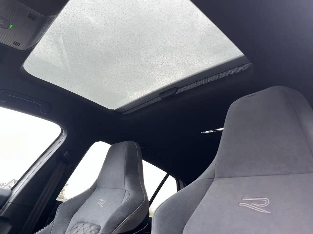 Volkswagen Golf 1.5 eTSI DSG R-Line Navi AHK Pano 20