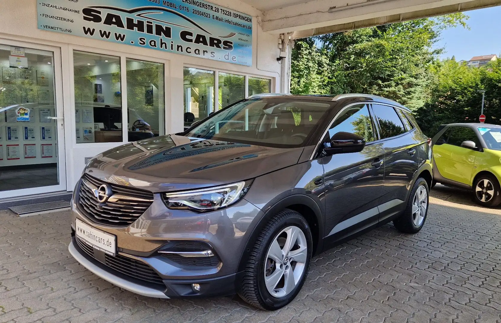 Opel Grandland X 1.2T LED/NAVI/LEDER/KAMERA-360° Grijs - 1
