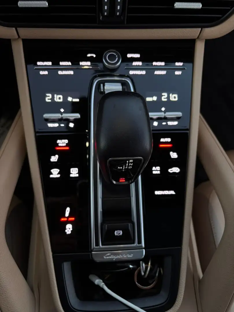 Porsche Cayenne 3.0 Pl. Edition/Pano/360/523pk Zwart - 1