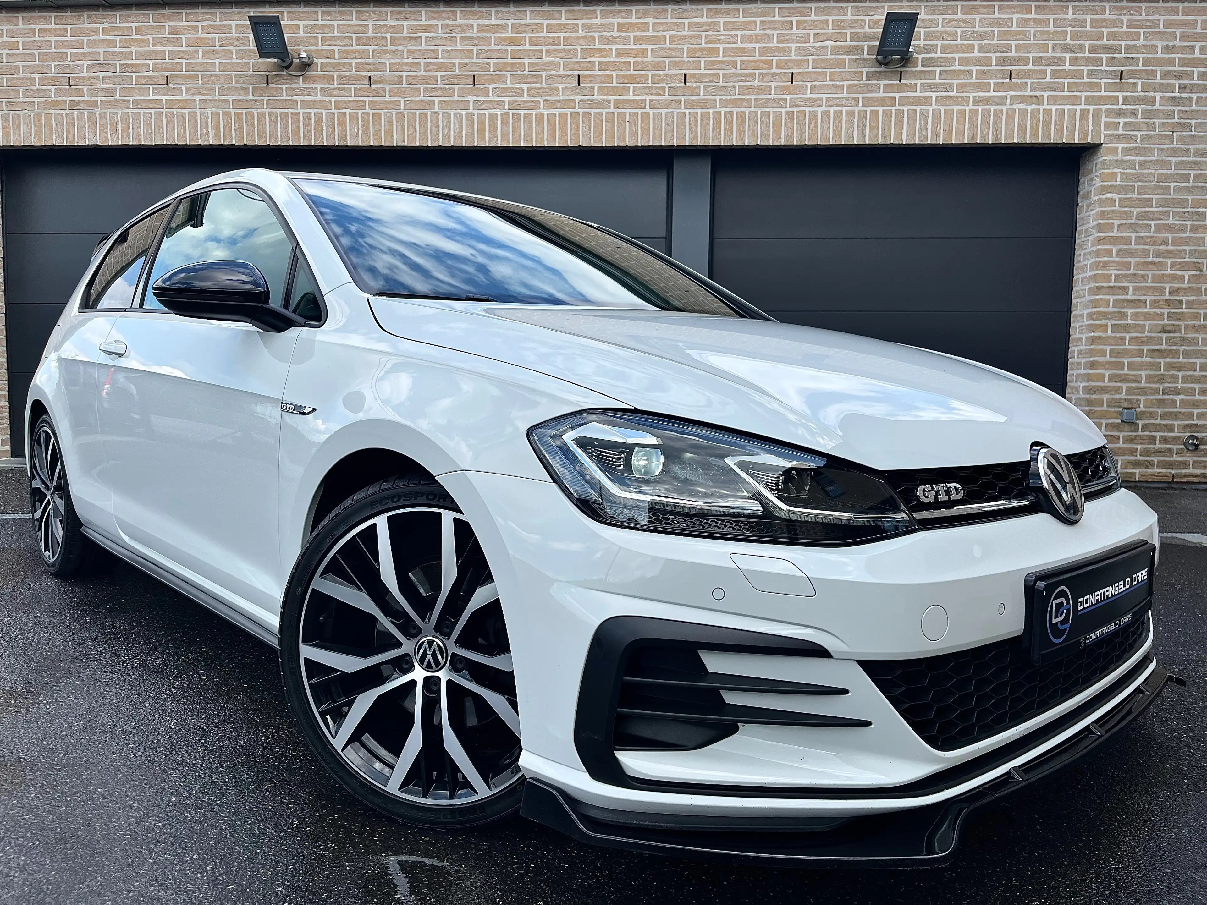 Volkswagen Golf GTD 2.0 CR TDi BMT DSG — photo 3