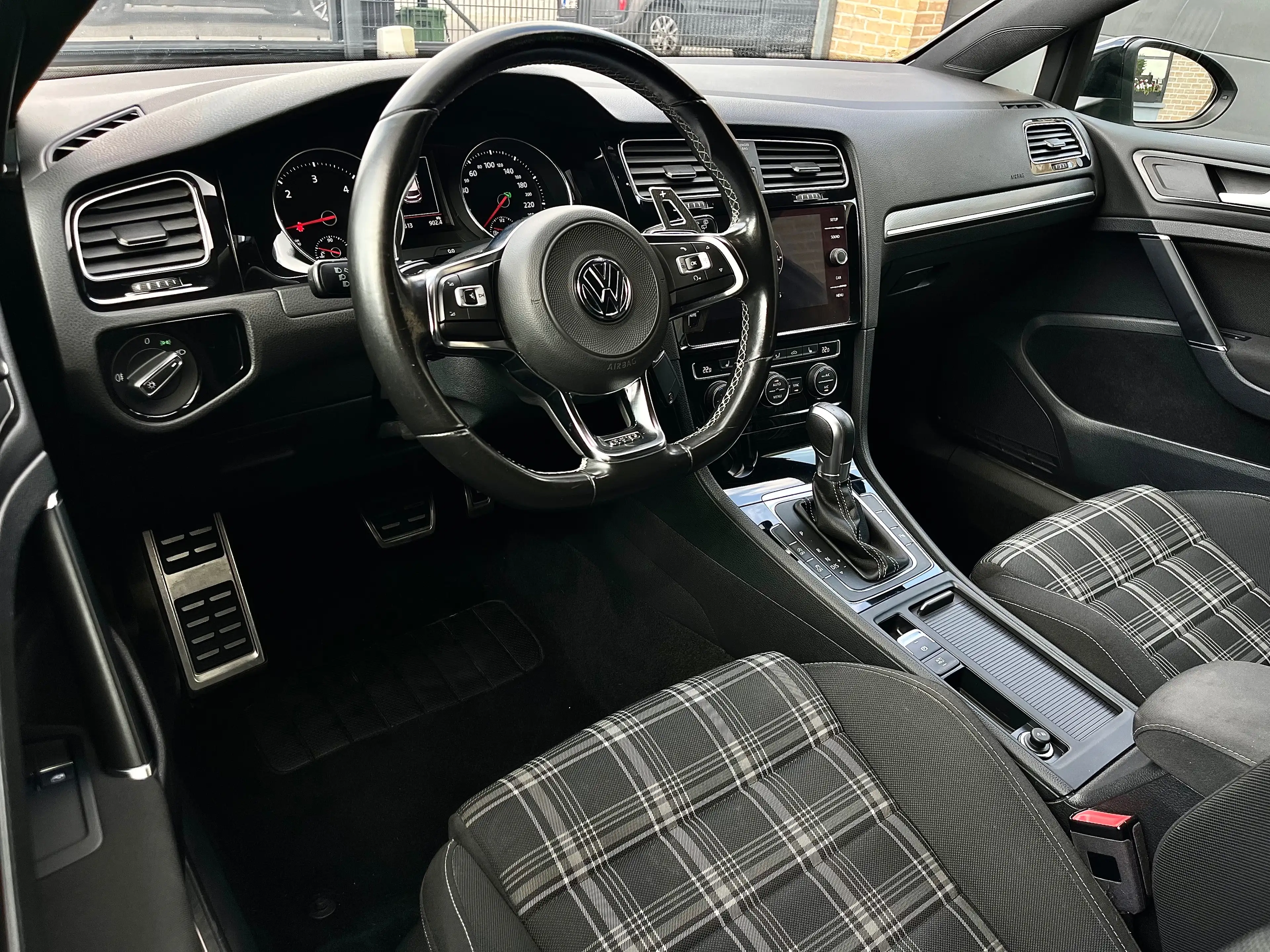 Volkswagen Golf GTD 2.0 CR TDi BMT DSG — photo 11