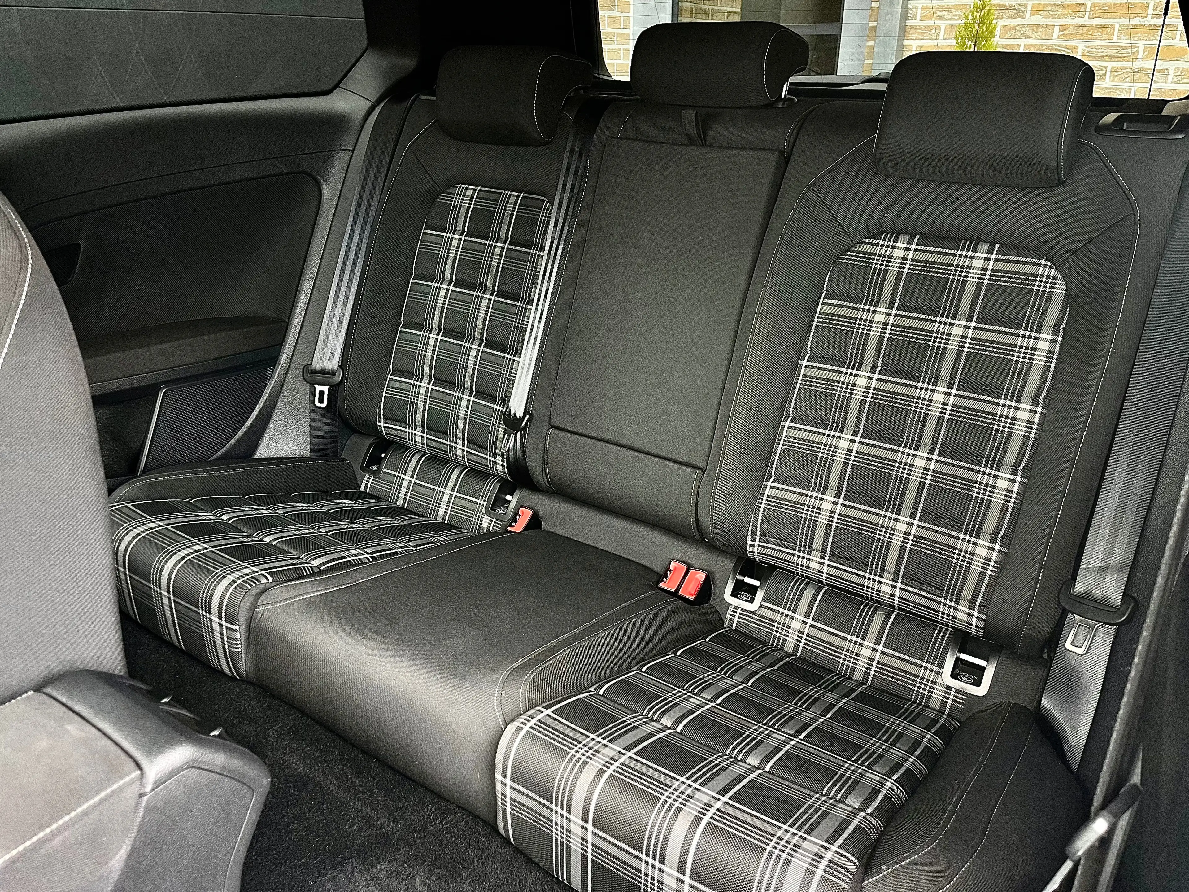 Volkswagen Golf GTD 2.0 CR TDi BMT DSG — photo 14