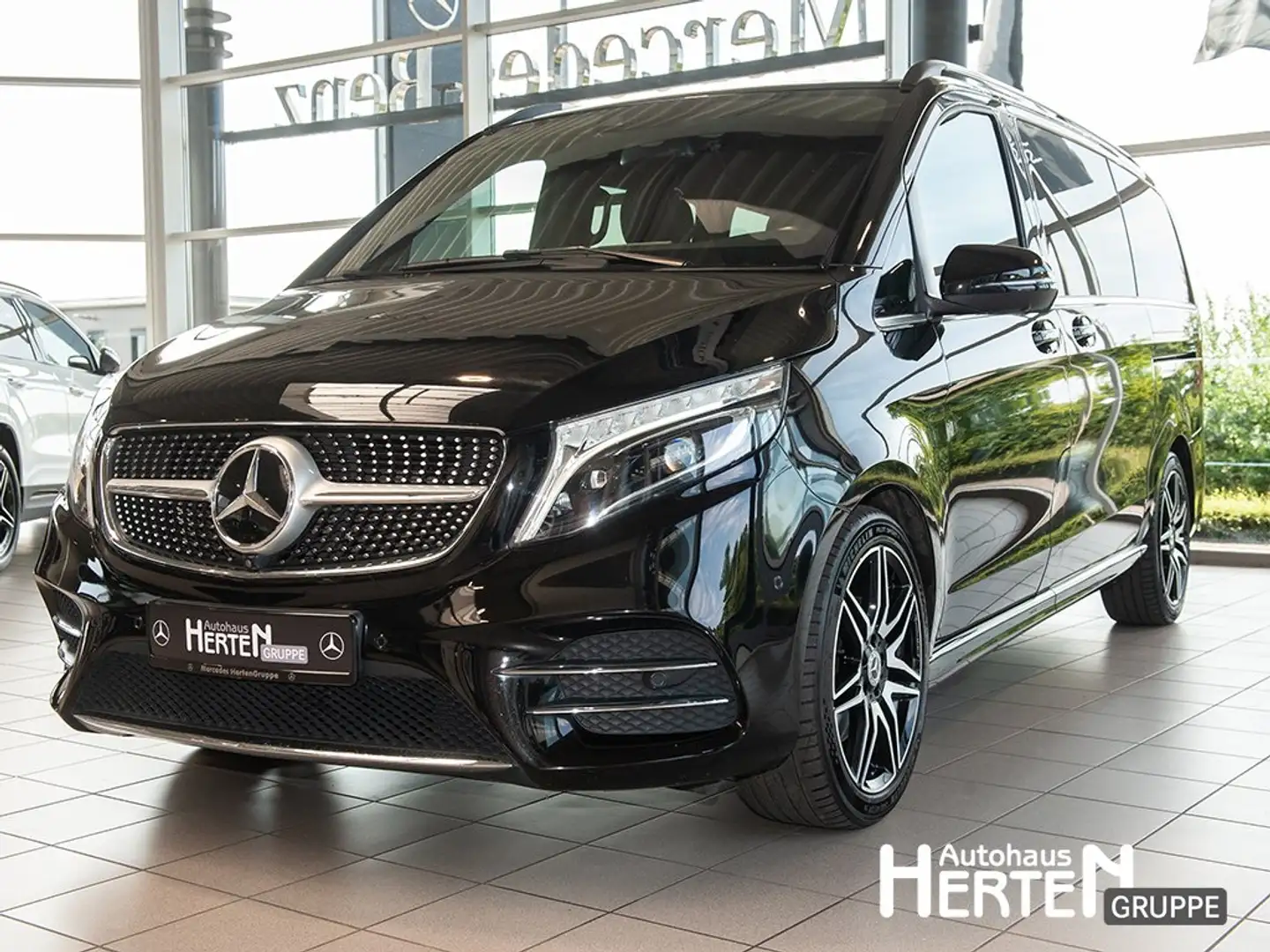 Mercedes-Benz V 300 d L AMG+AVANTGARDE+LED+360°+AHK+6.SITZER+ Noir - 1