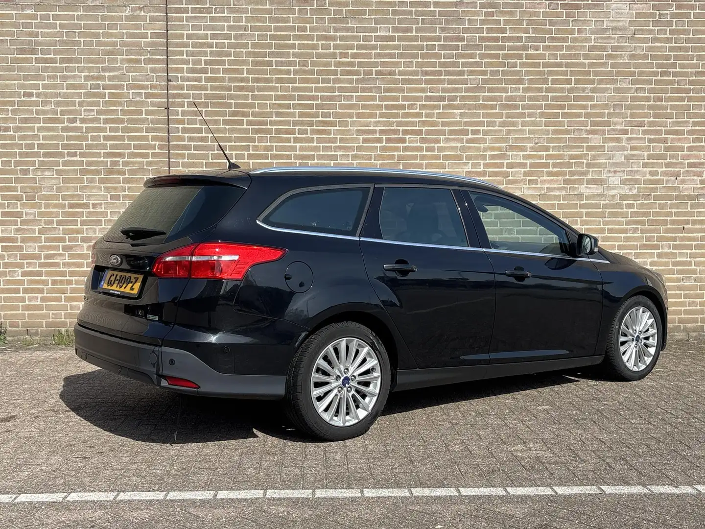 Ford Focus Wagon 1.0 Titanium Edition | Climate | Cruise | Na Noir - 2