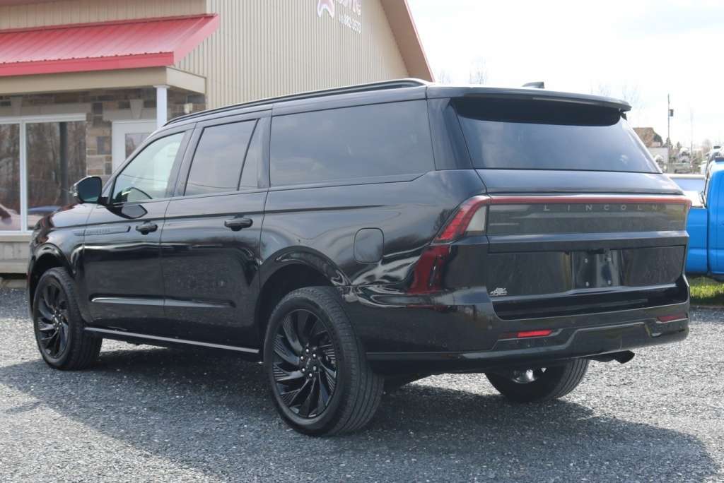 2025 Lincoln Navigator Reserve L (Jet Appearance Package) — снимка 1