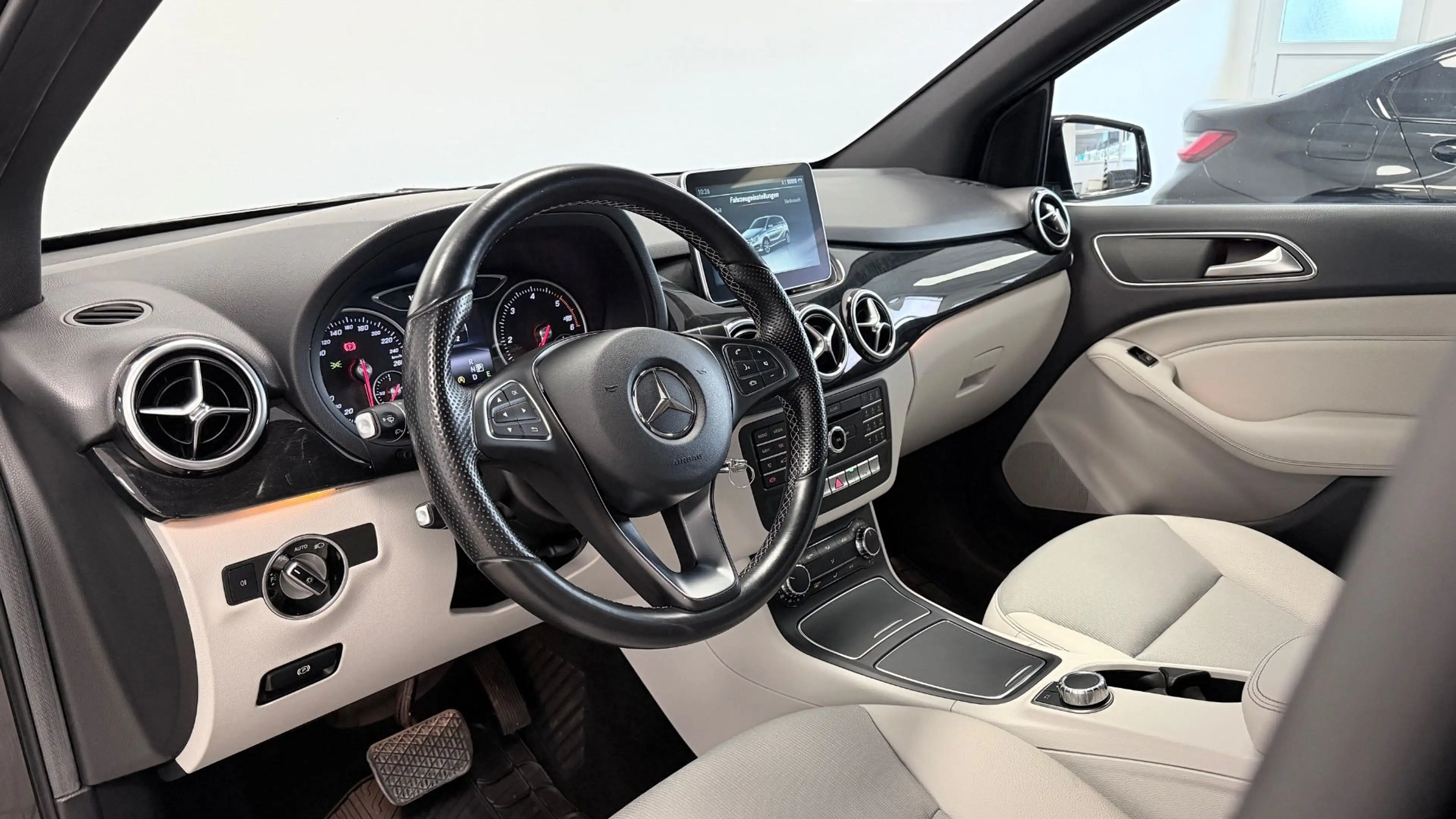 Mercedes-Benz B 200 CDI A-Edition Plus Aut. 4 Matic | LED Scheinwerfe — photo 13