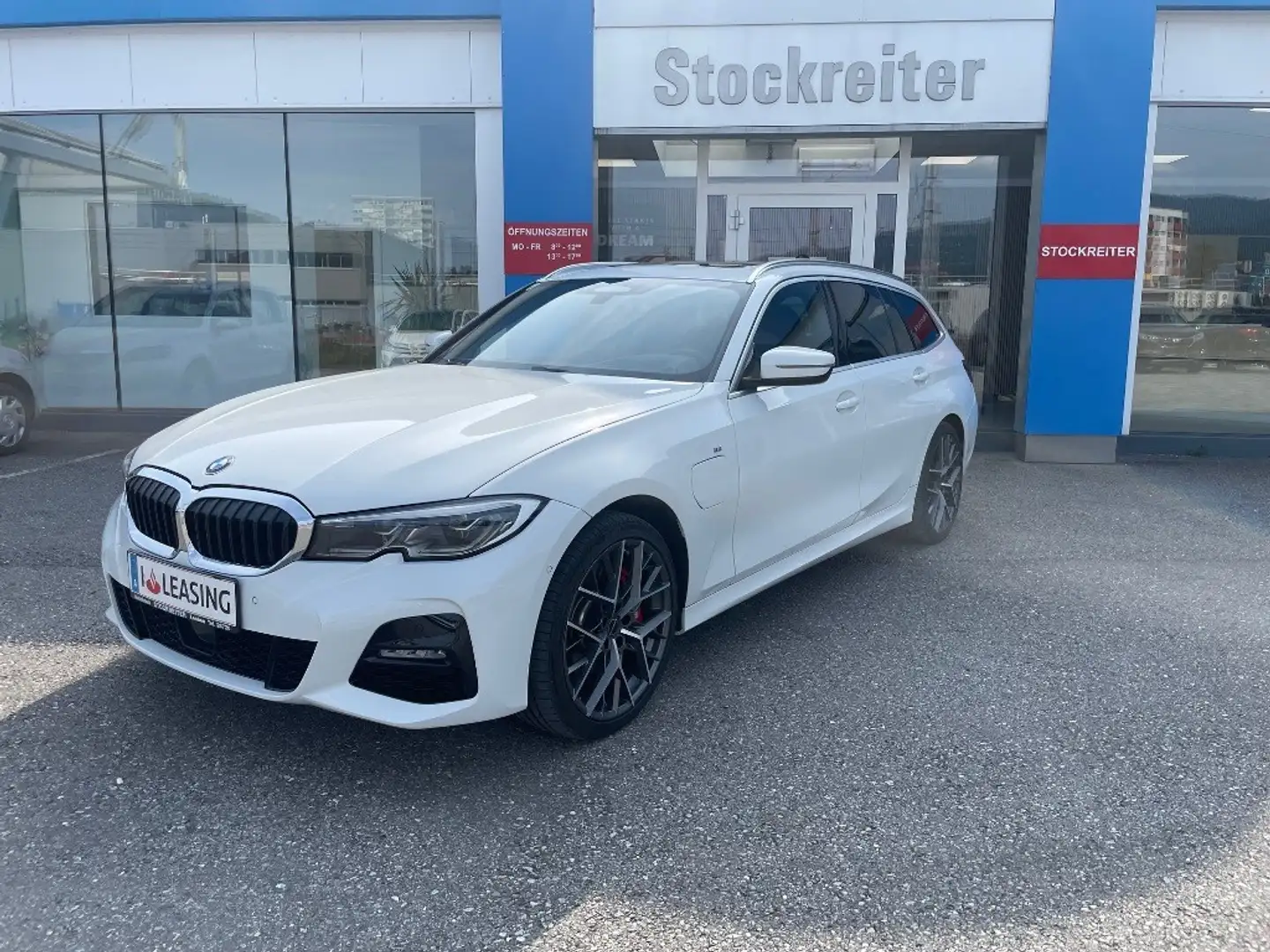 BMW 330 e PHEV xDrive Touring Aut.*M-SPORTPAKET* Weiß - 1