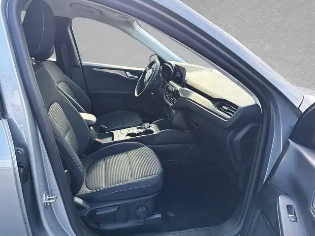 Ford Kuga view 3