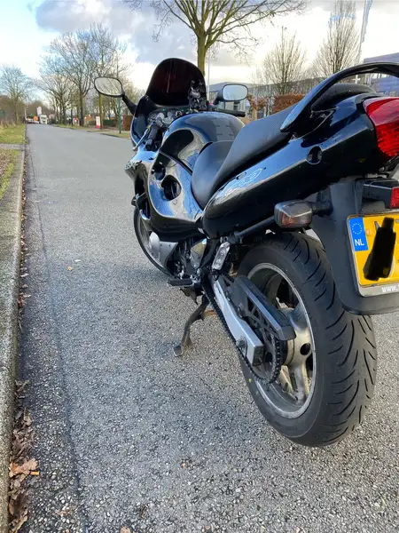 Suzuki GSX 600 - foto 5