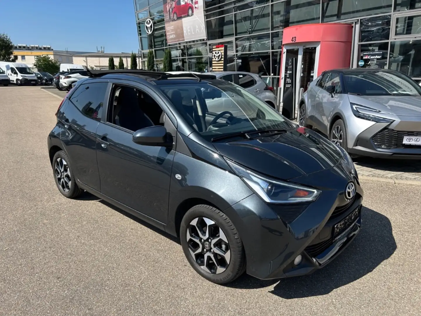 Toyota Aygo X-Sky 1.0L 5-Gang Schaltgetriebe Grijs - 2