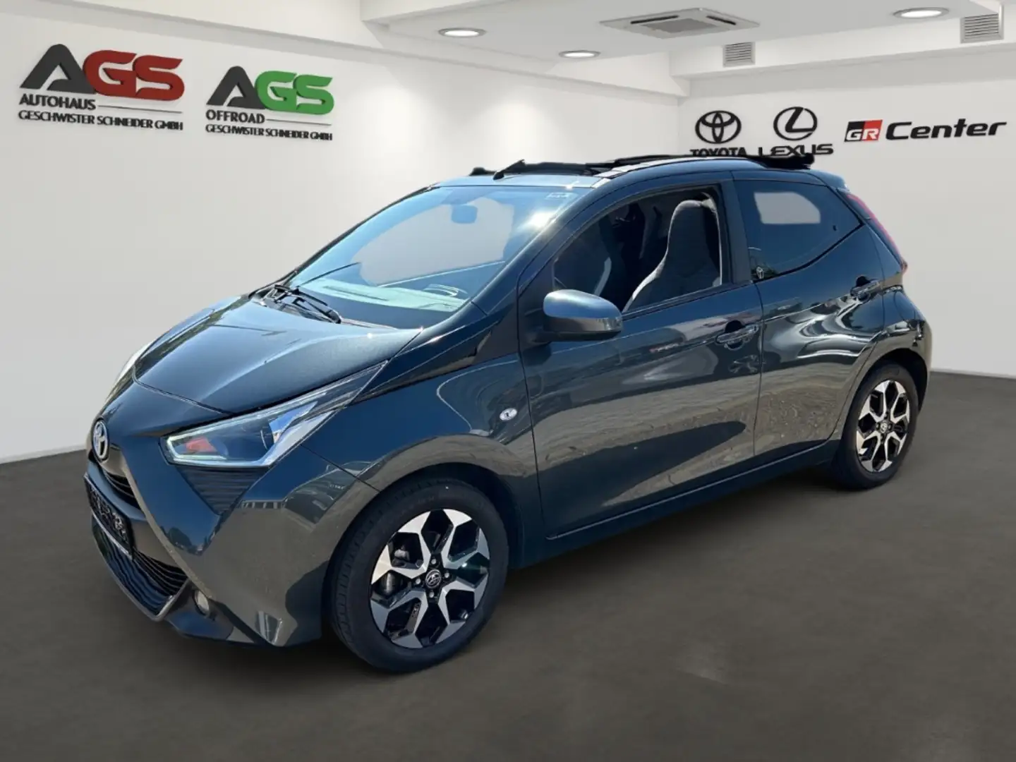 Toyota Aygo X-Sky 1.0L 5-Gang Schaltgetriebe Grijs - 1