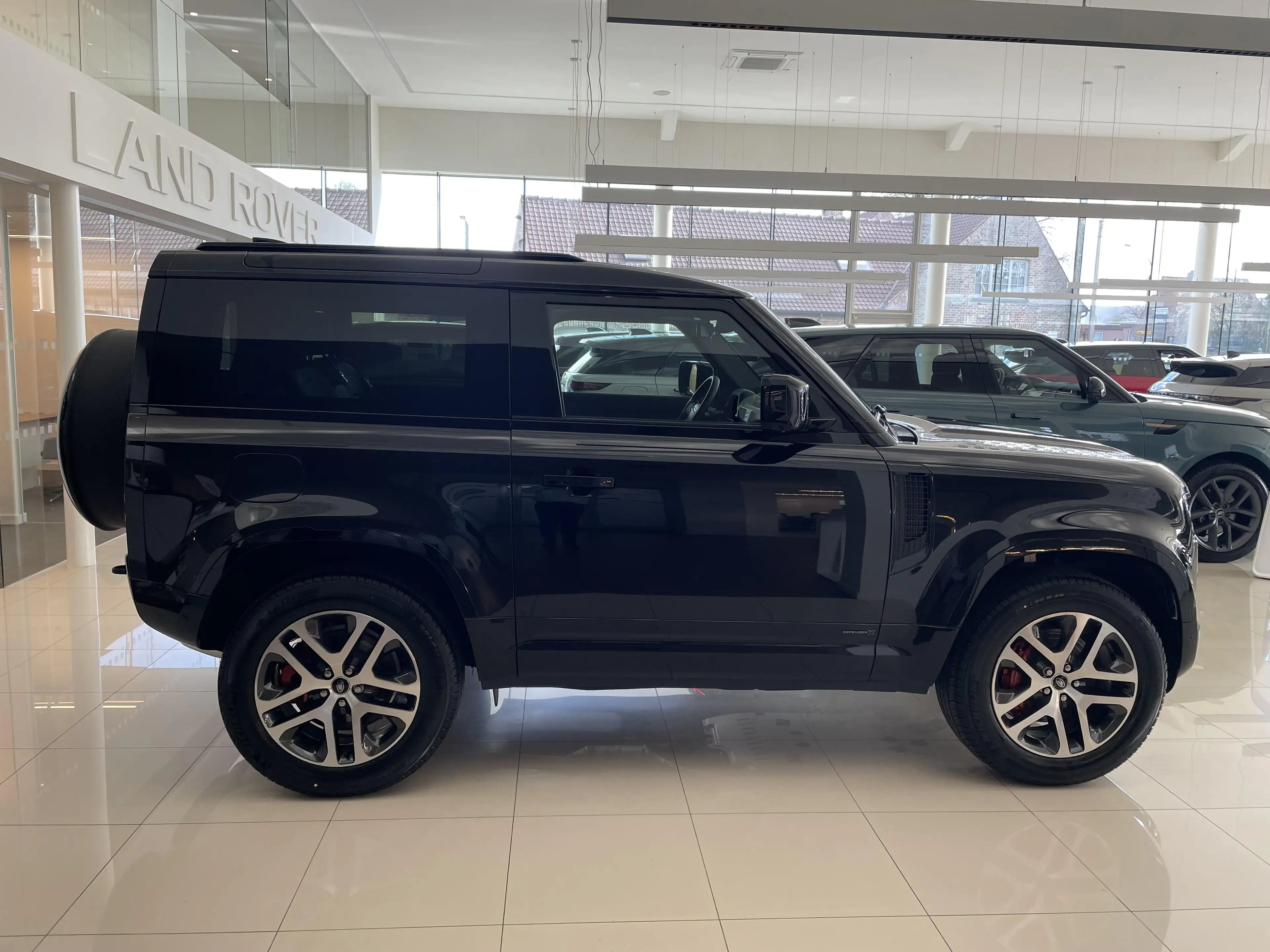 Land Rover Defender 90 D300 X DIRECT BESCHIKBAAR — photo 6