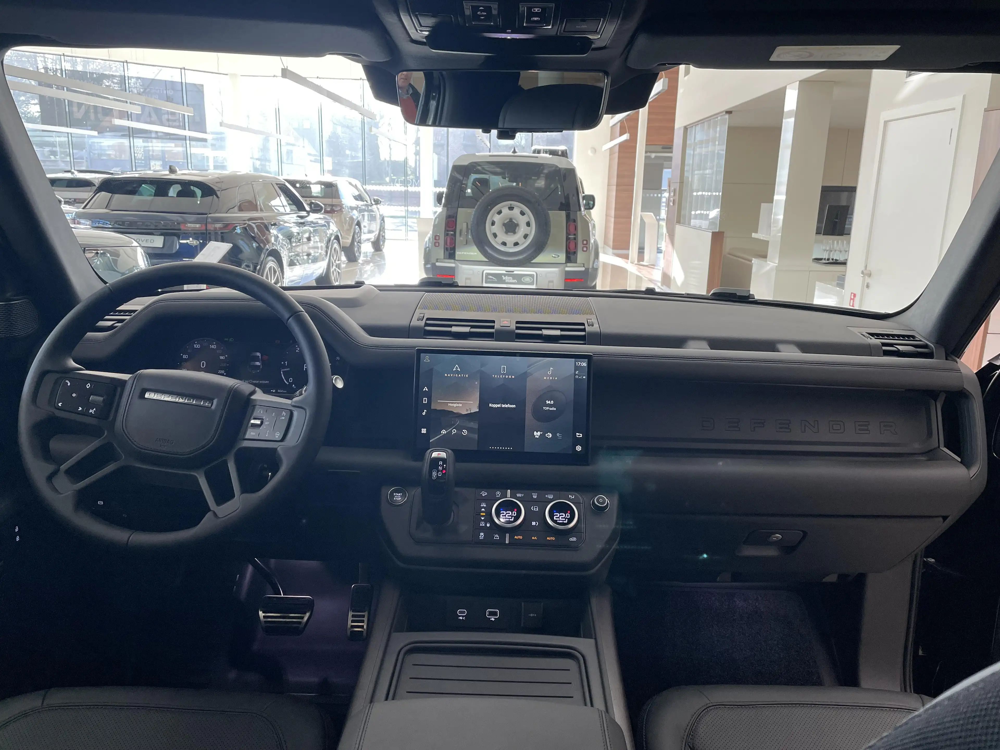 Land Rover Defender 90 D300 X DIRECT BESCHIKBAAR — photo 4