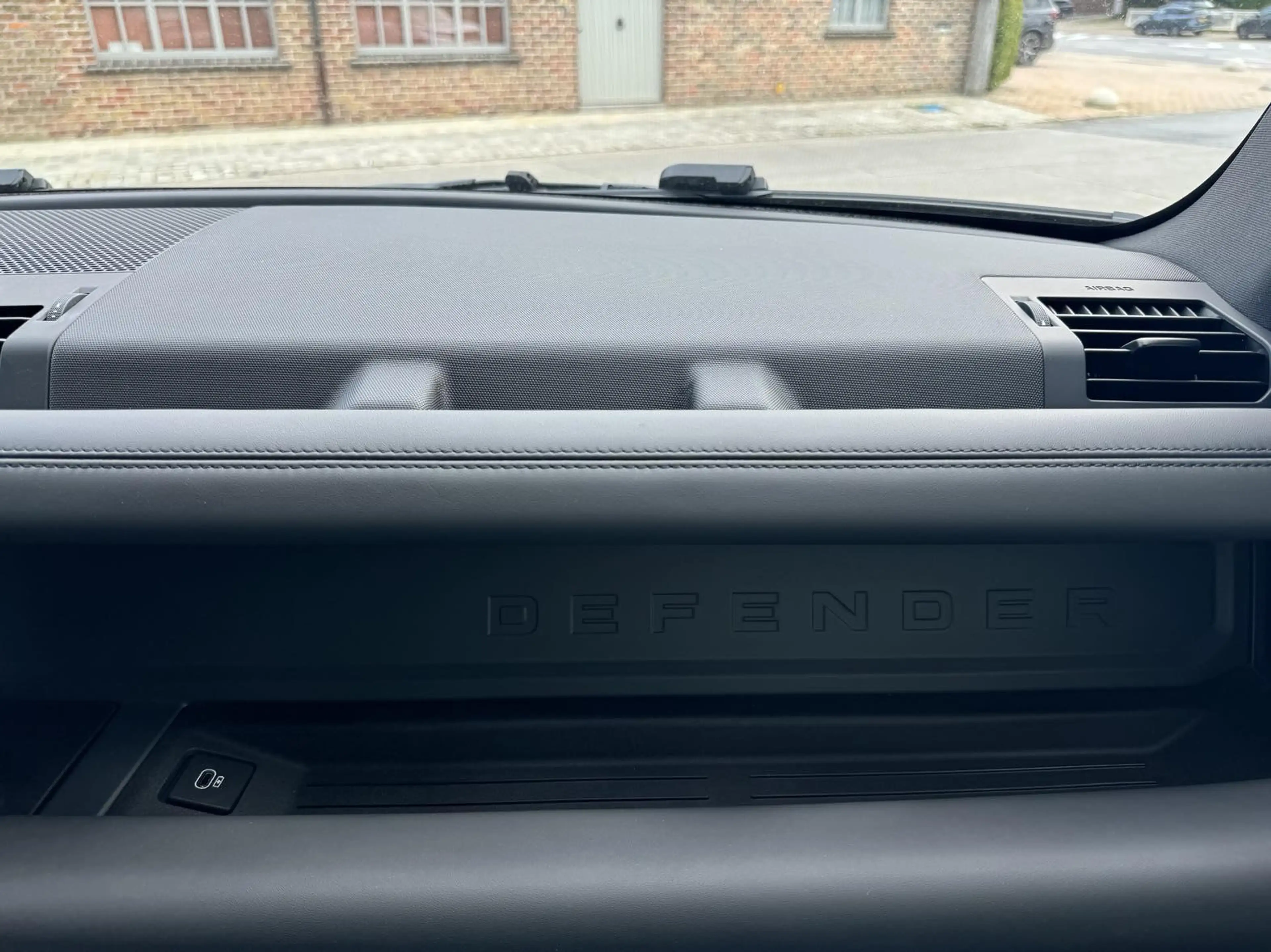 Land Rover Defender 90 D300 X DIRECT BESCHIKBAAR — photo 13