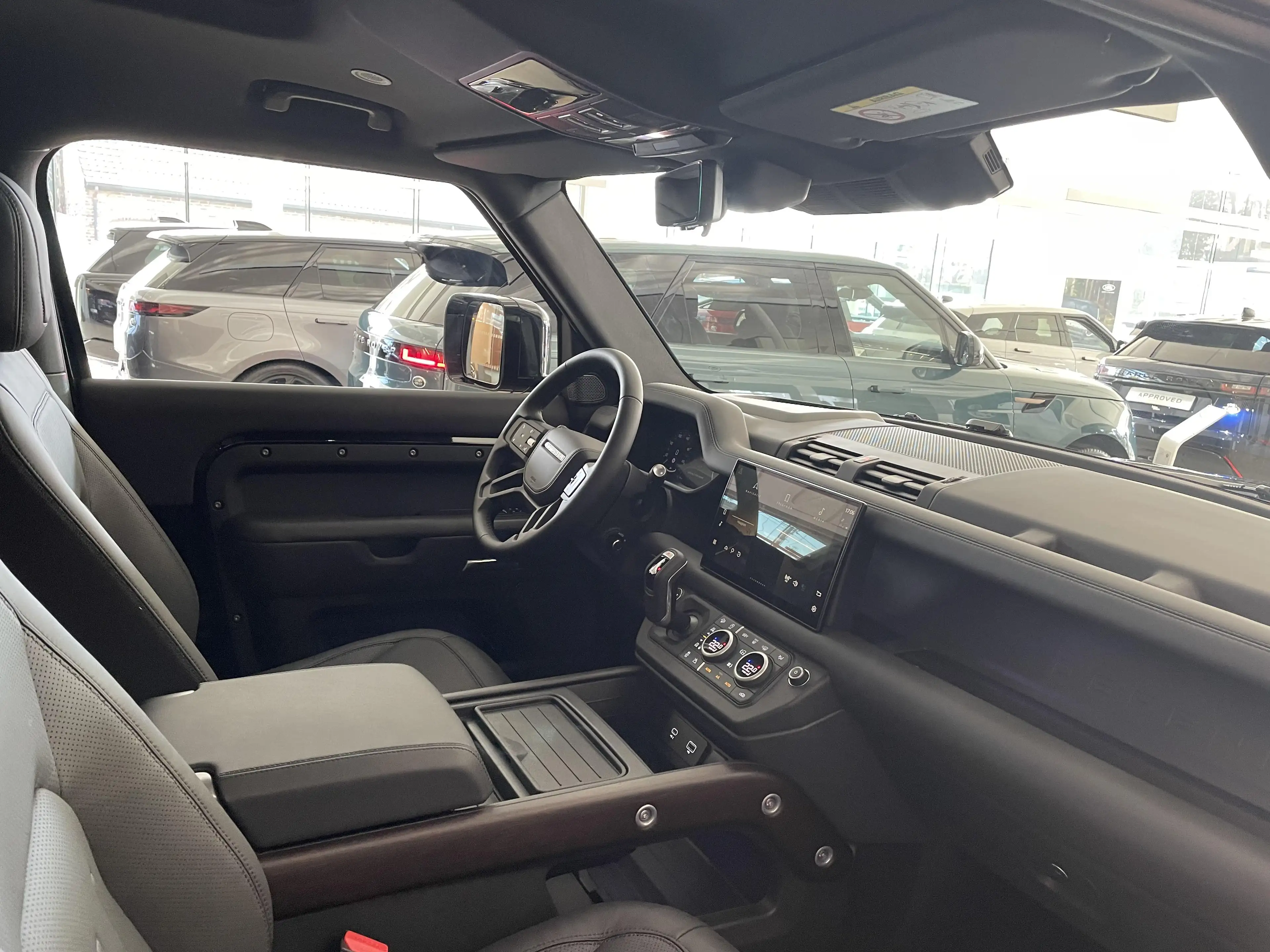 Land Rover Defender 90 D300 X DIRECT BESCHIKBAAR — photo 3