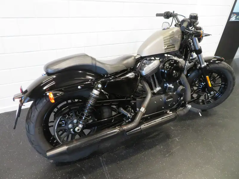 Harley-Davidson Sportster Forty Eight - foto 3
