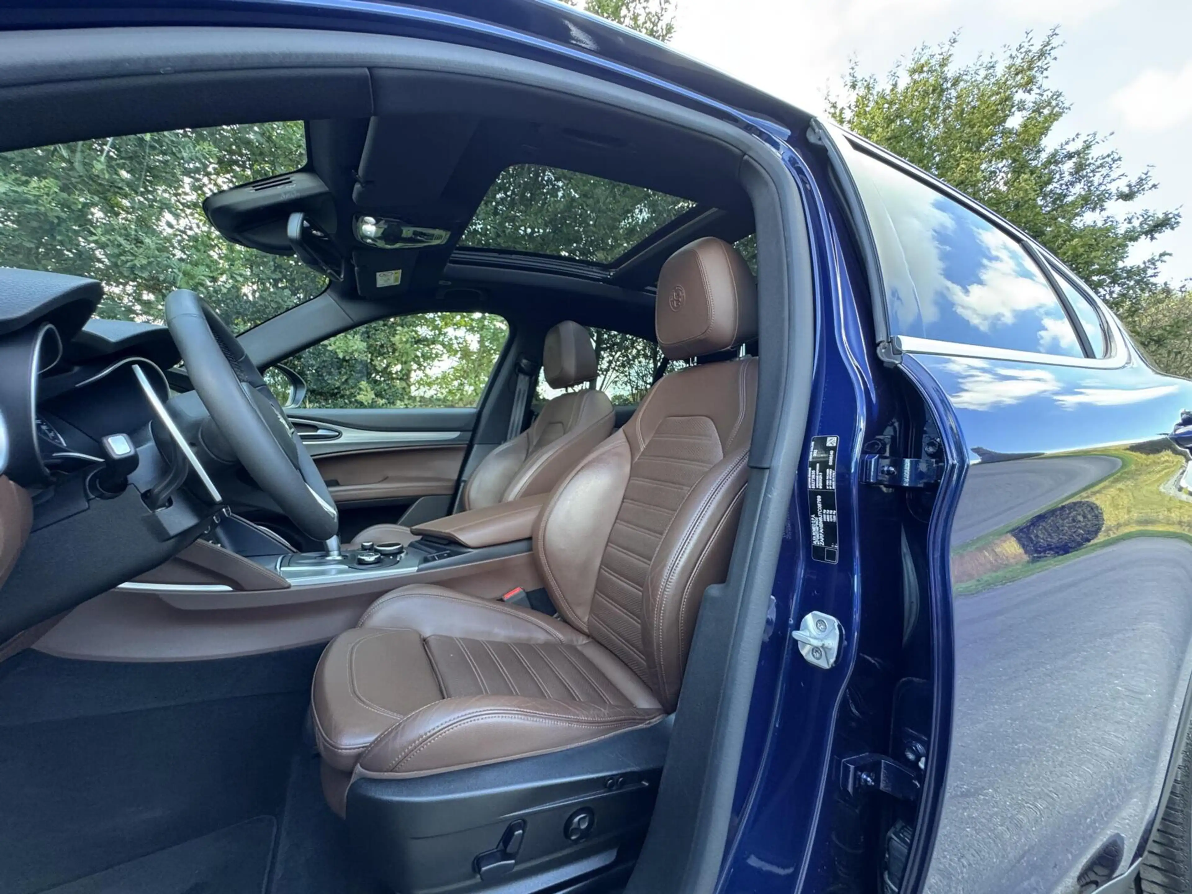 Alfa Romeo Stelvio 2.0t Q4 Veloce, pano, Harman Kardon, 20" — photo 8