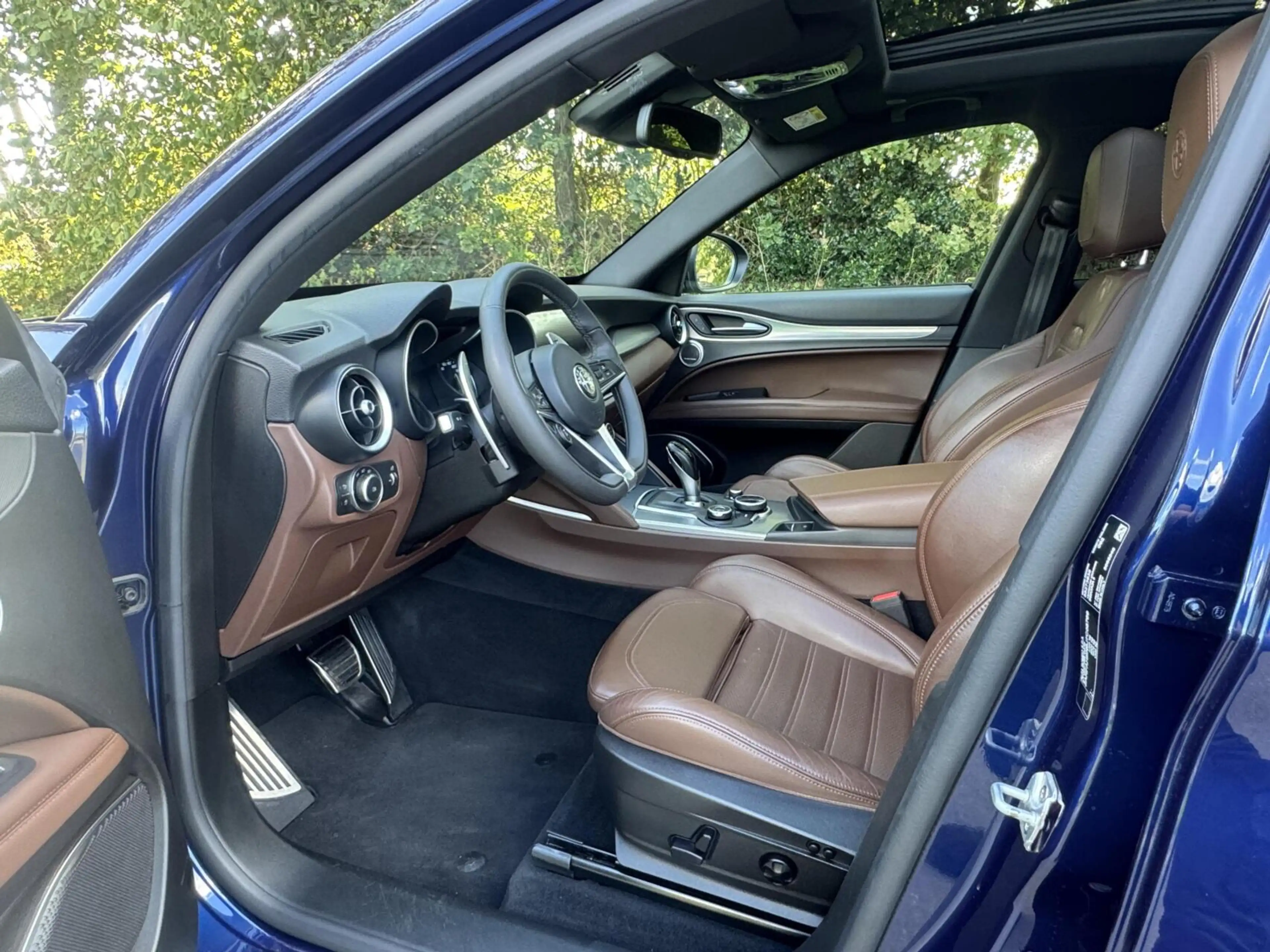 Alfa Romeo Stelvio 2.0t Q4 Veloce, pano, Harman Kardon, 20" — photo 9