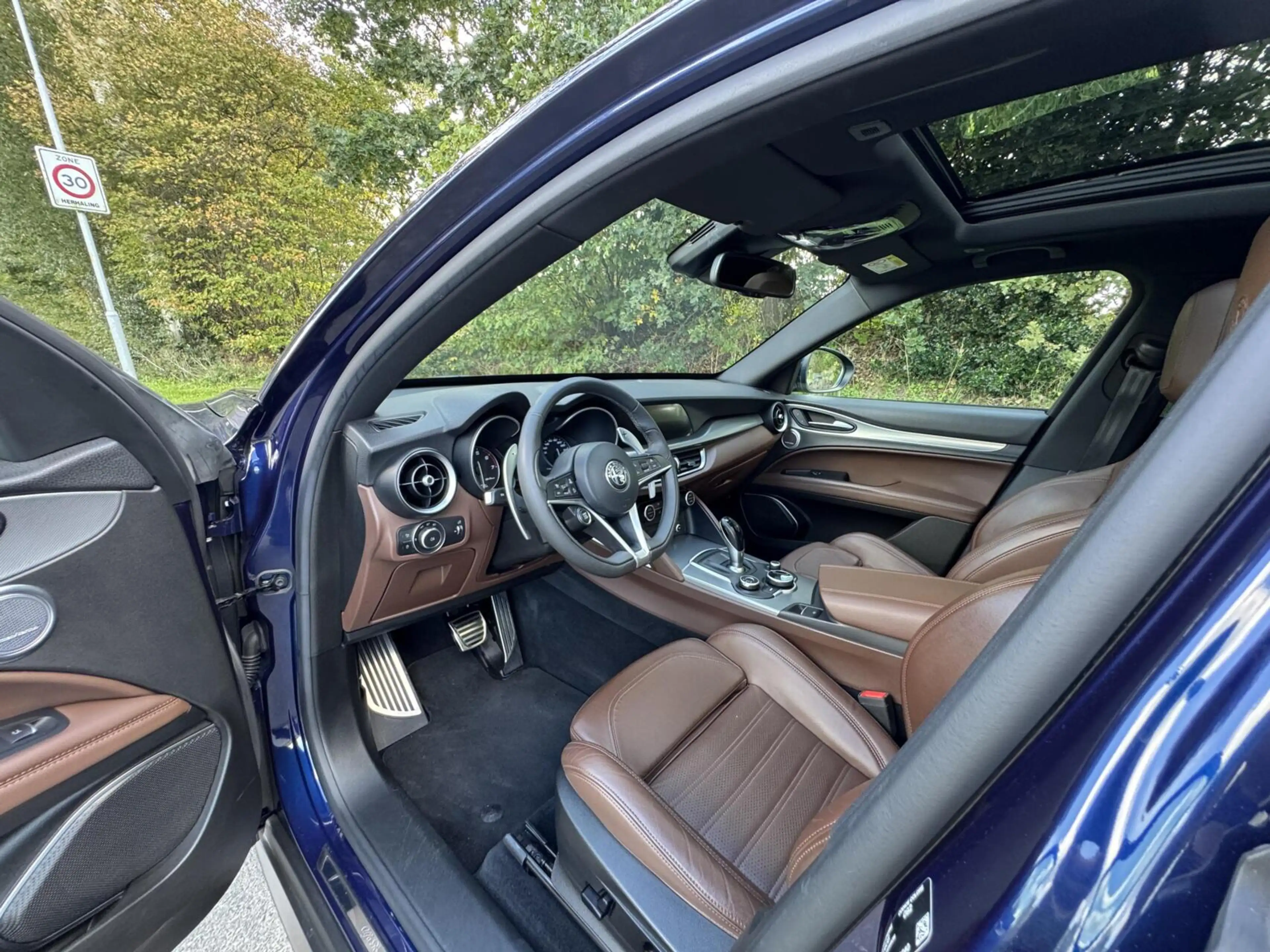 Alfa Romeo Stelvio 2.0t Q4 Veloce, pano, Harman Kardon, 20" — photo 10