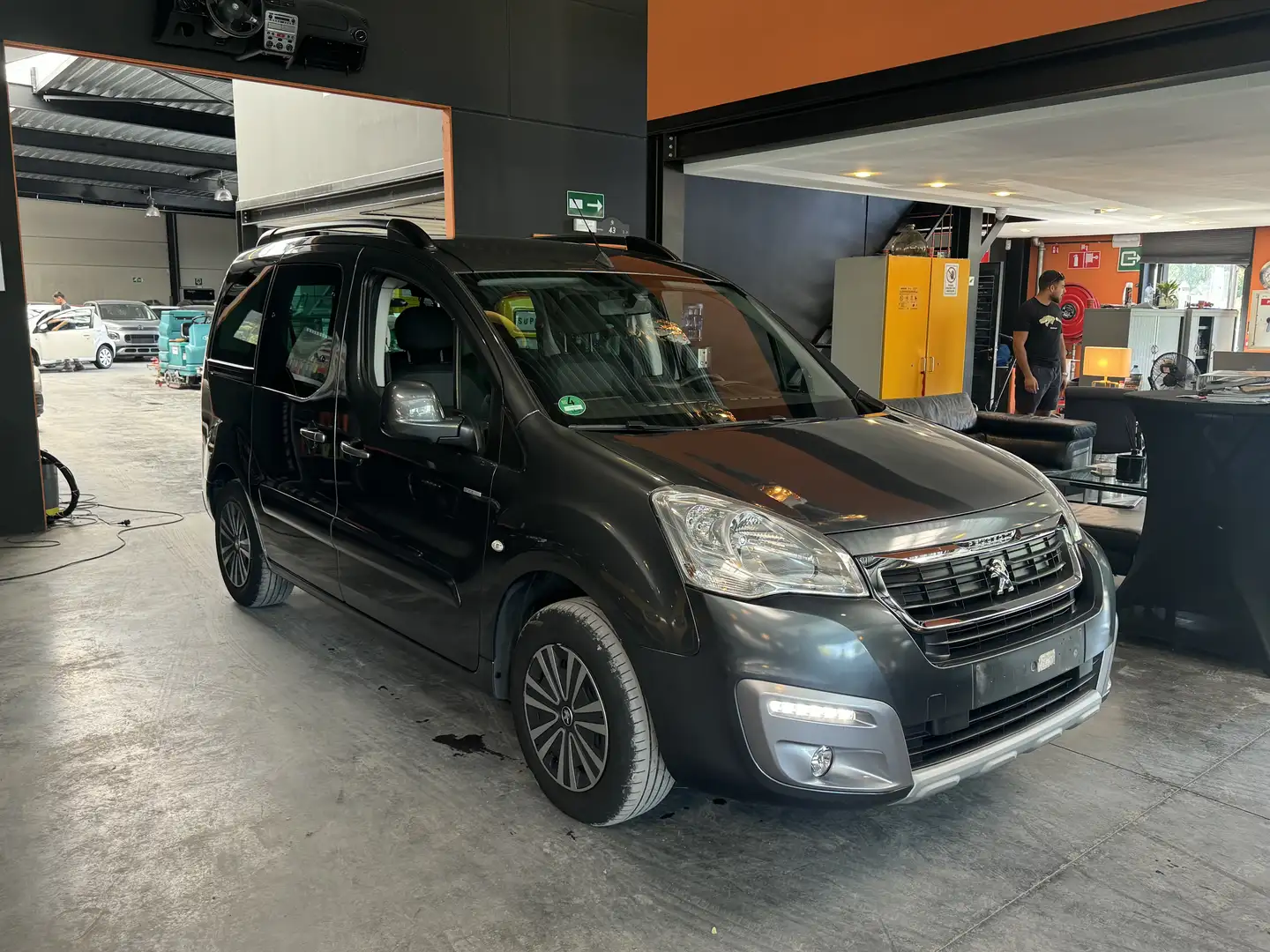 Peugeot Partner Partner Tepee - A/C - NAVI - MEDIA/TEL - LIM/REG Gris - 2