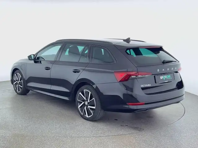 Skoda Octavia view 4