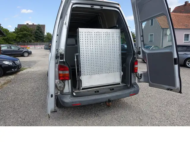 Volkswagen Transporter view 9