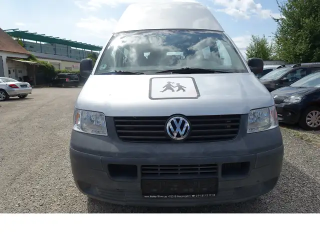 Volkswagen Transporter view 2