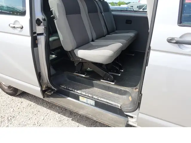 Volkswagen Transporter view 10