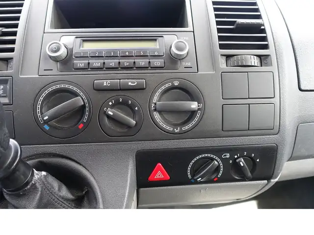 Volkswagen Transporter view 14