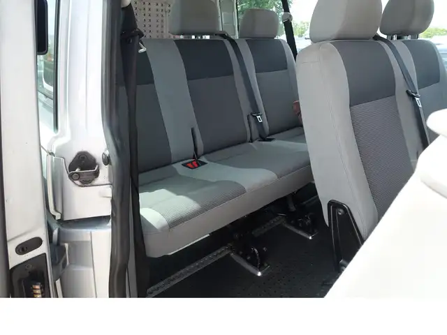 Volkswagen Transporter view 15