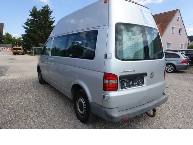 Volkswagen Transporter view 6