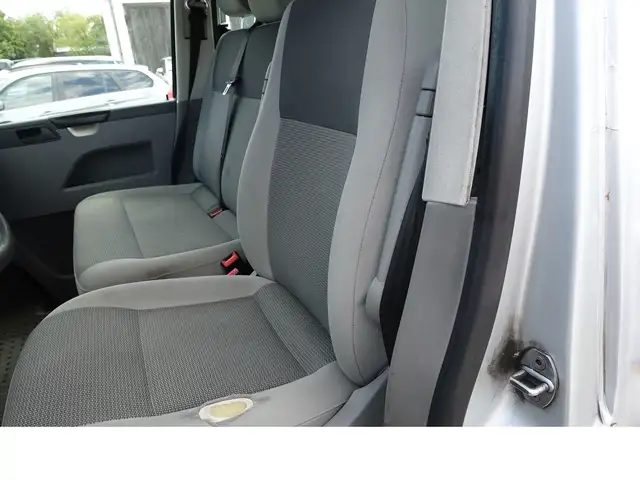 Volkswagen Transporter view 12