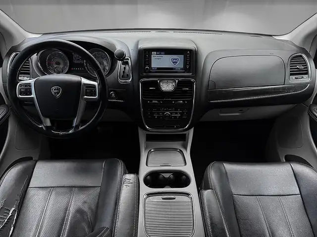 Lancia Voyager view 9