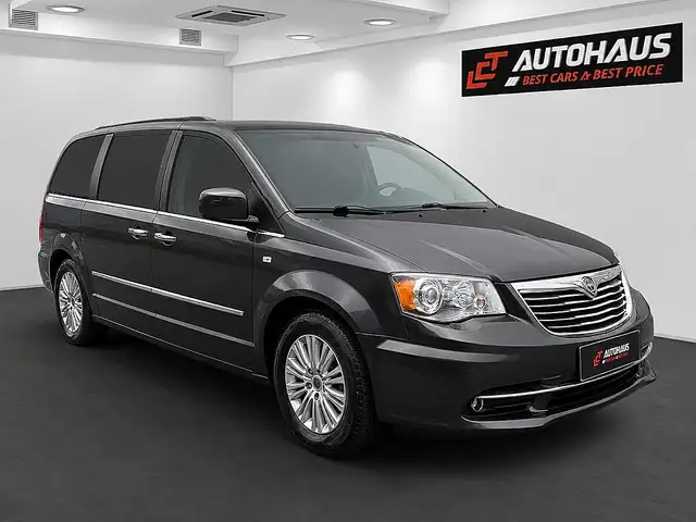 Lancia Voyager view 4