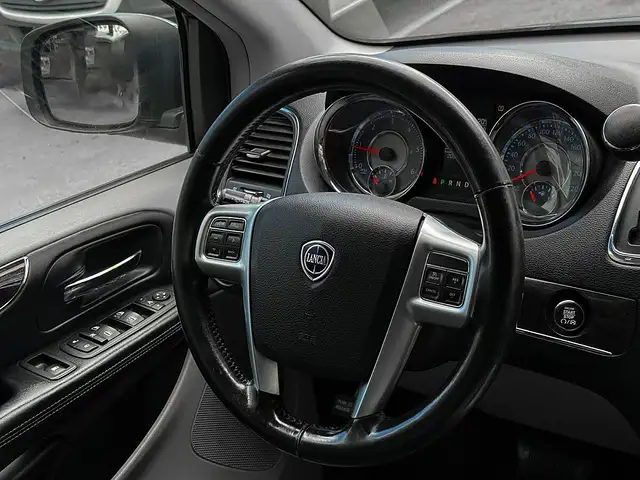Lancia Voyager view 11