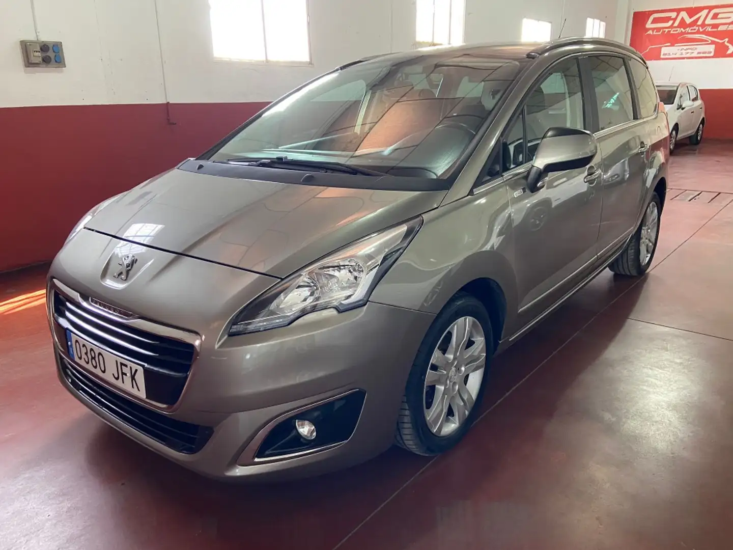 Peugeot 5008 1.6 BlueHDi Style 7 pl. 120 Beige - 1