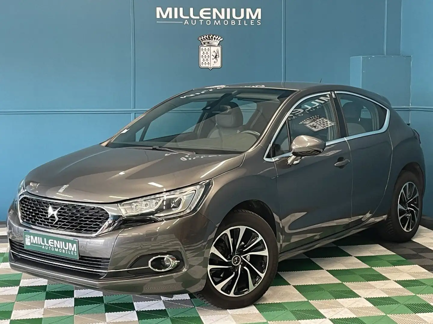 DS Automobiles DS 4 BLUEHDI 120CH SO CHIC S&S EAT6 Gris - 1