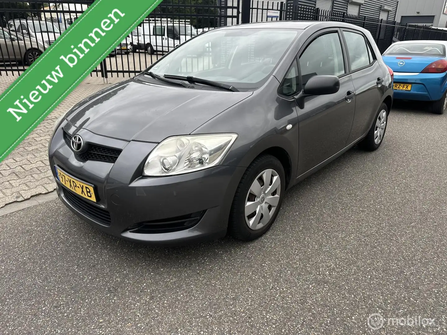 Toyota Auris 1.4-16V Sol km 147957 nap Grijs - 1