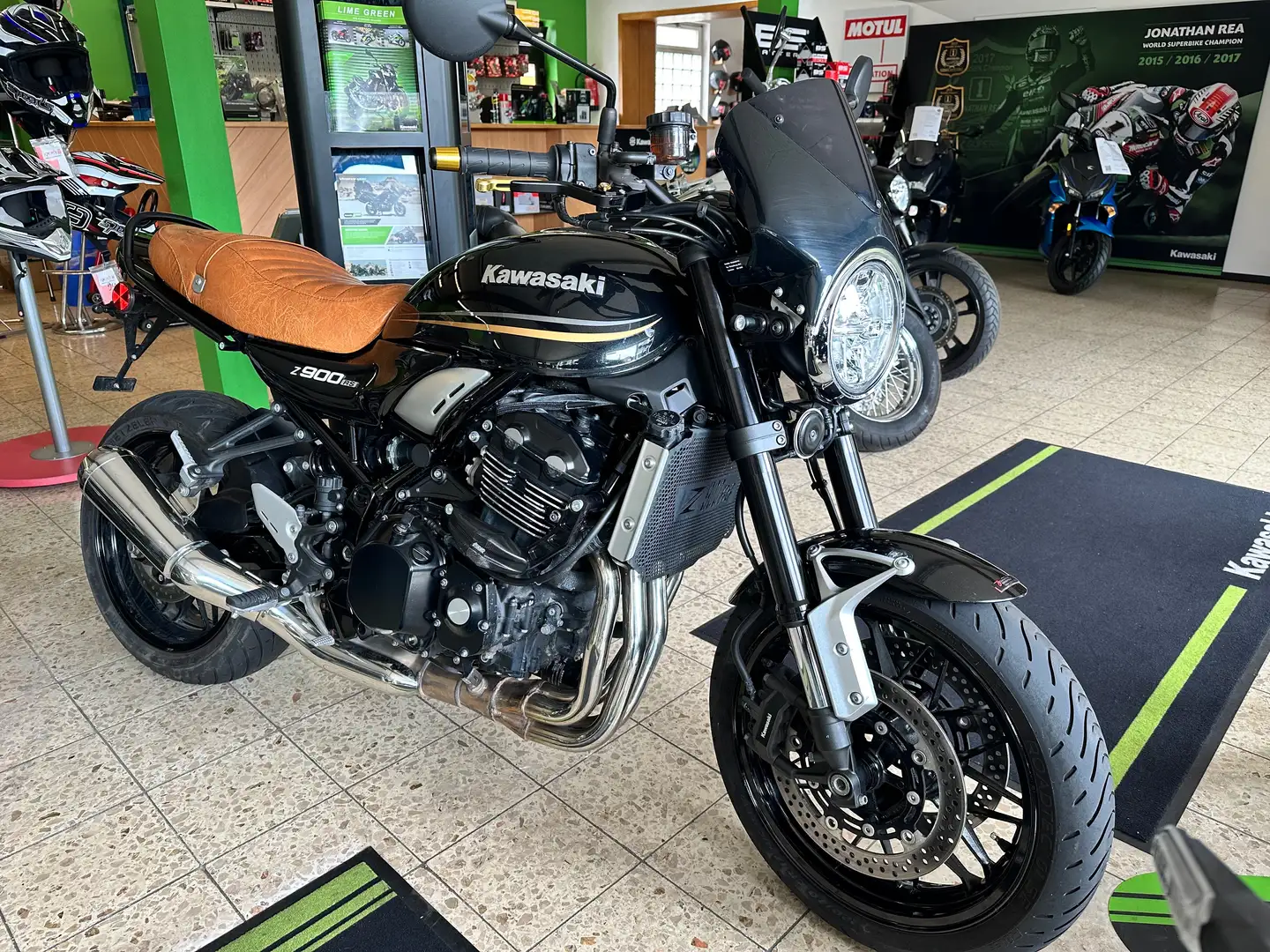 Kawasaki Z900RS Noir - 1