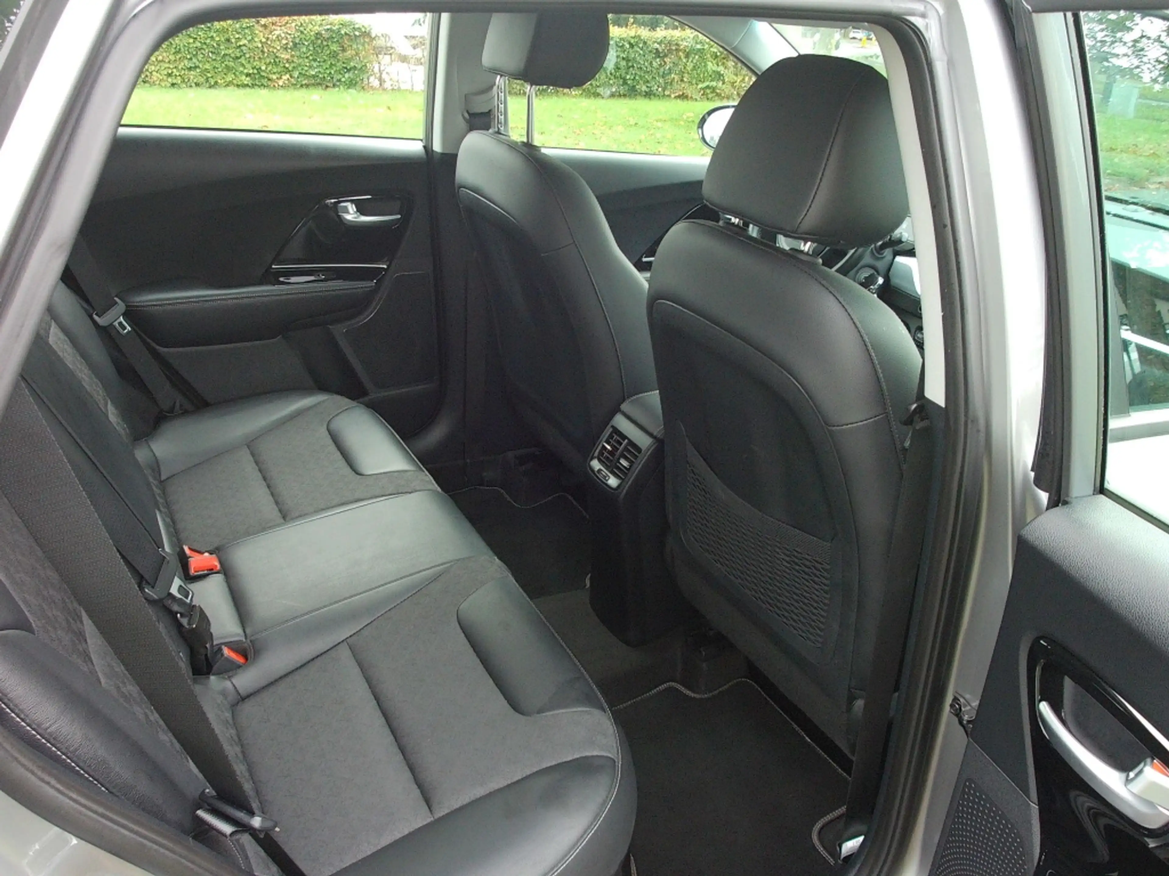 Kia Niro 1.6 GDi Hybrid 141pk DCT6 DynamicLine — photo 27