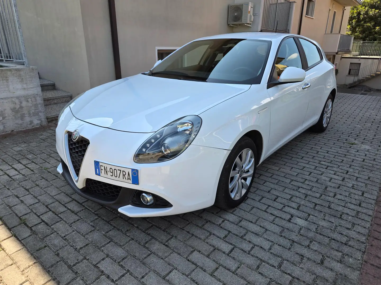 Alfa Romeo Giulietta 1.6 jtdm  120cv Blanc - 1