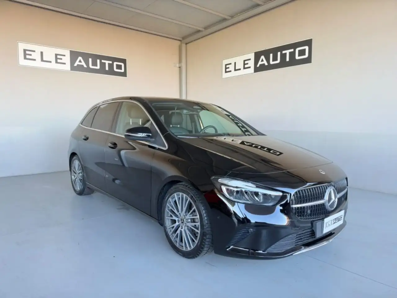 Mercedes-Benz B 180
