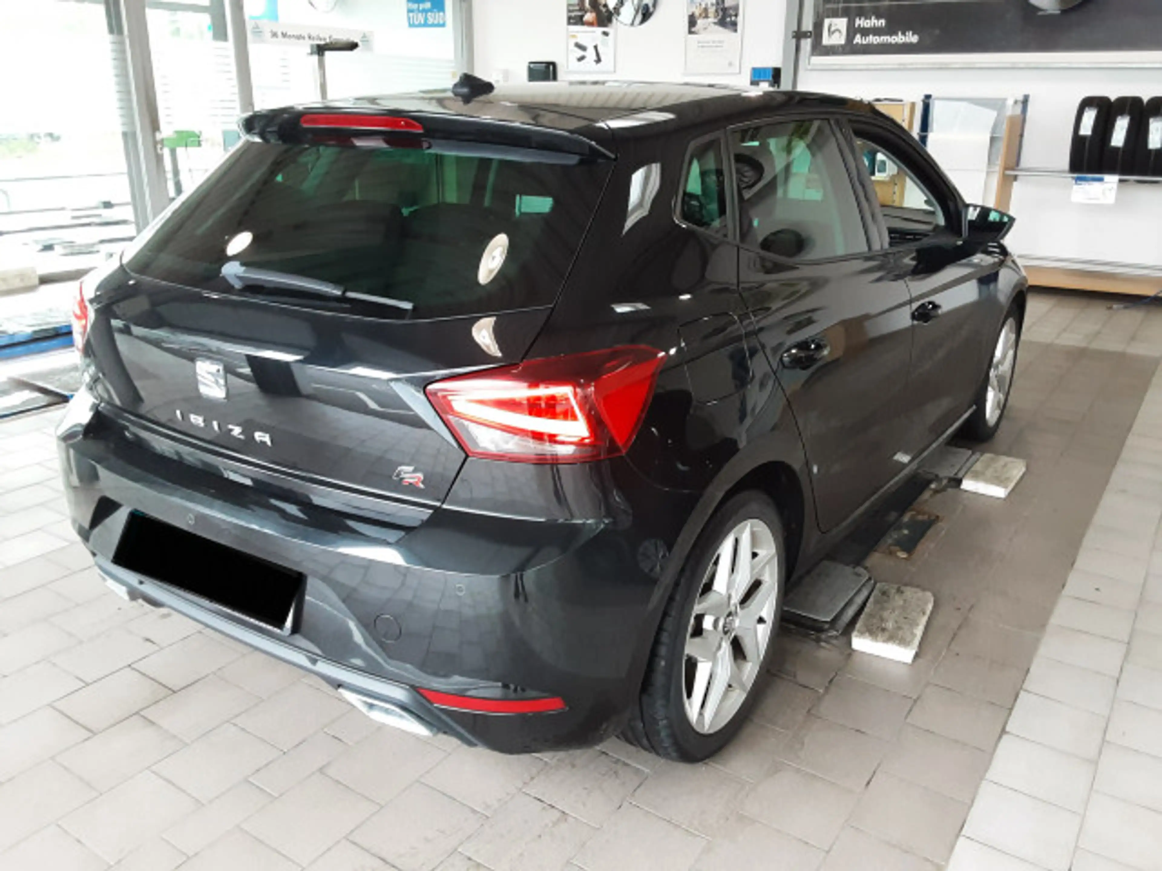 SEAT Ibiza 1.0 TSI FR DSG LED CAM Pano Navi PDC — photo 4