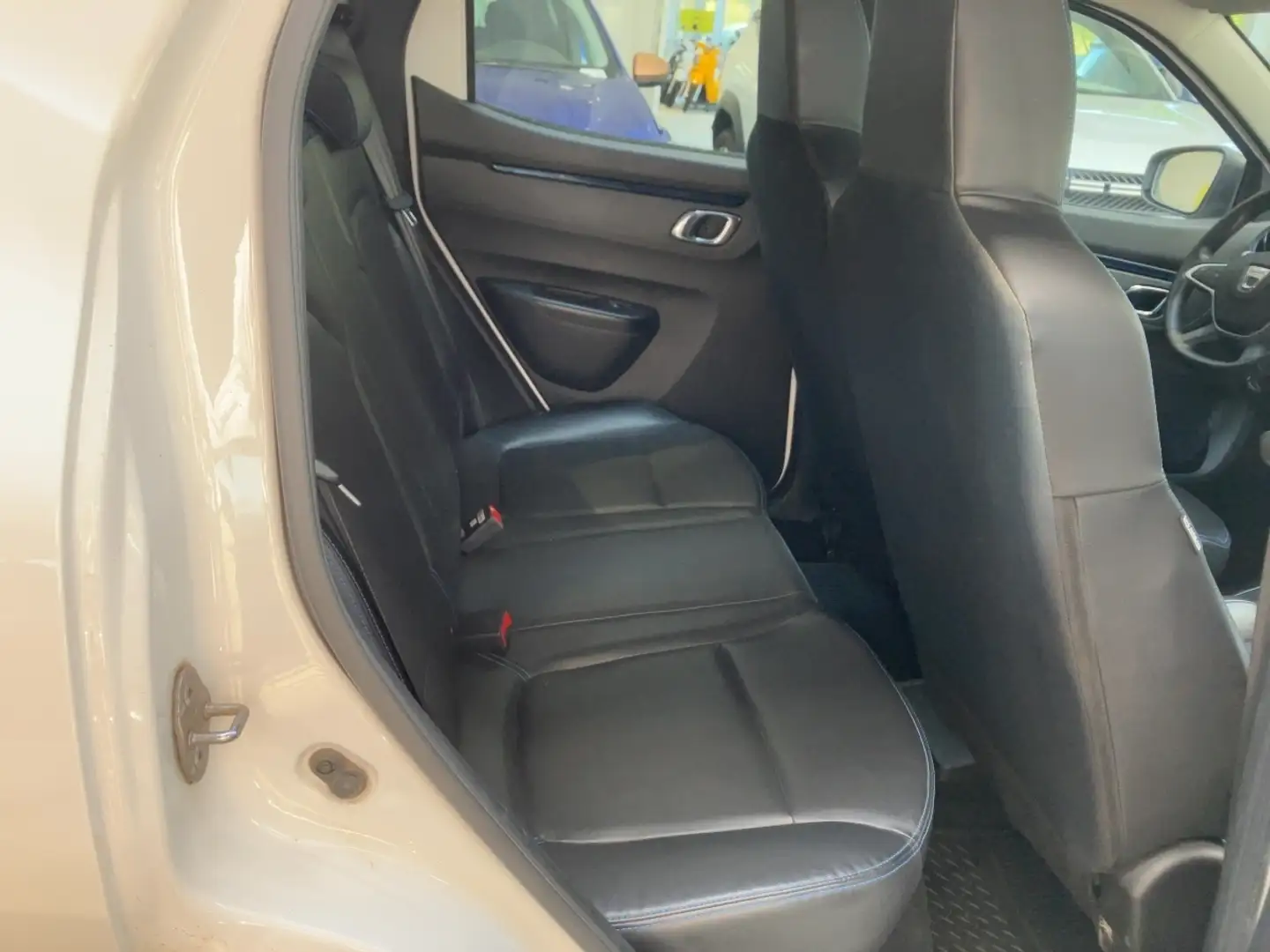 Dacia Spring Business Automatik Klima*Navi*Rückfahrcam Weiß - 2
