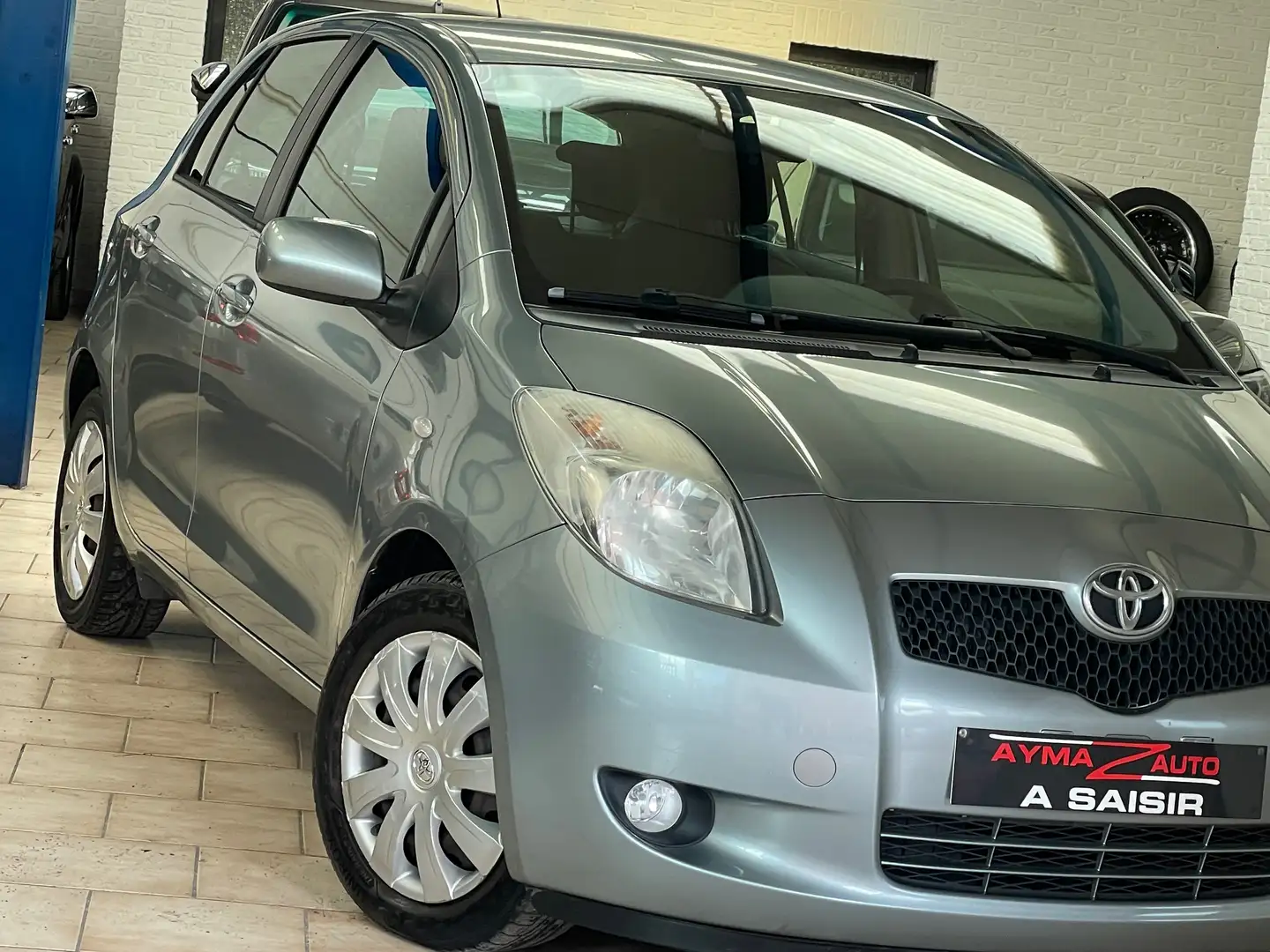 Toyota Yaris 1.3i VVT-i *** GARANTIE 12 MOIS ) Grijs - 2