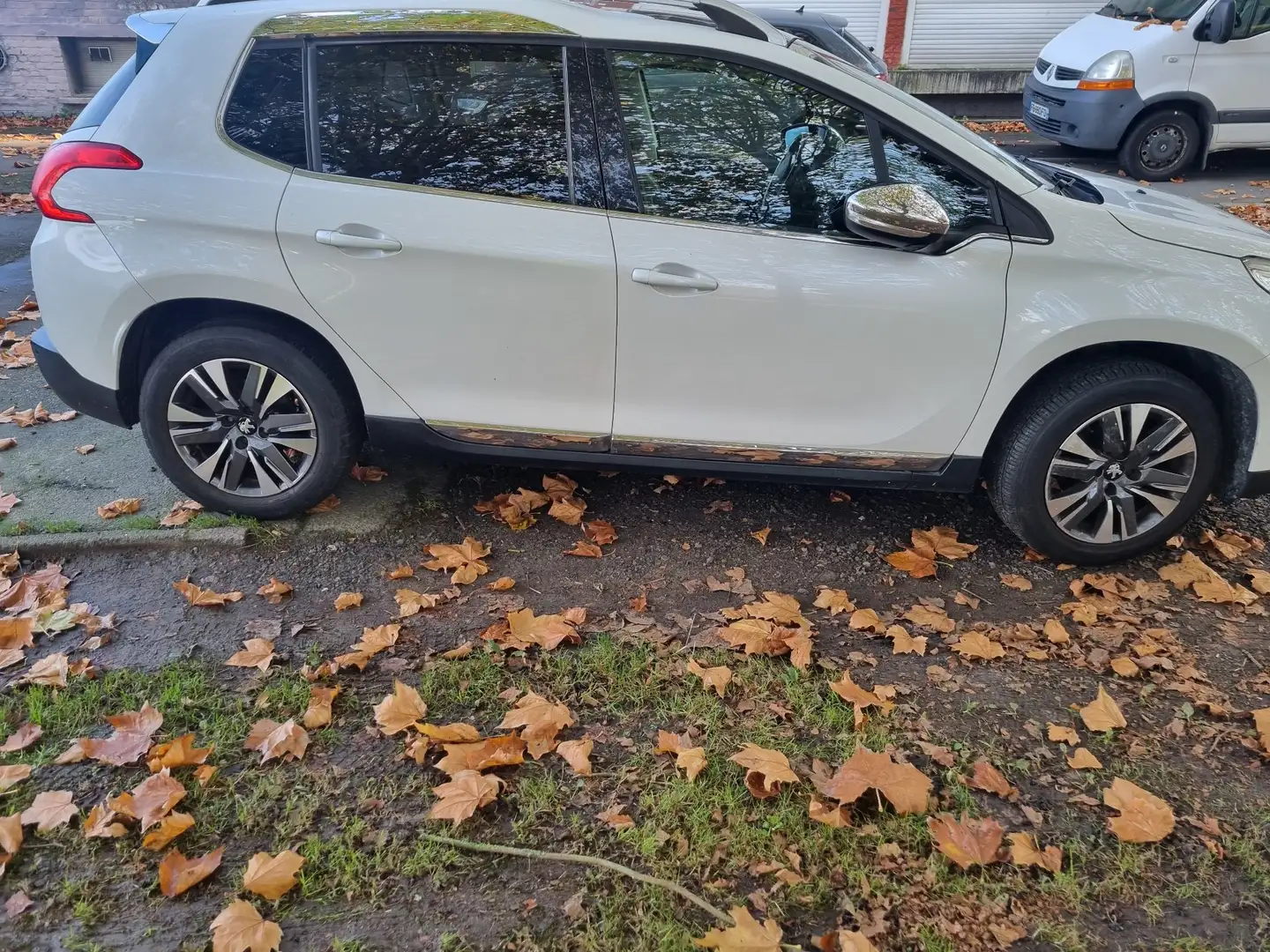 Peugeot 2008 1.6 e-HDi 92ch FAP BVM5 Allure - 2
