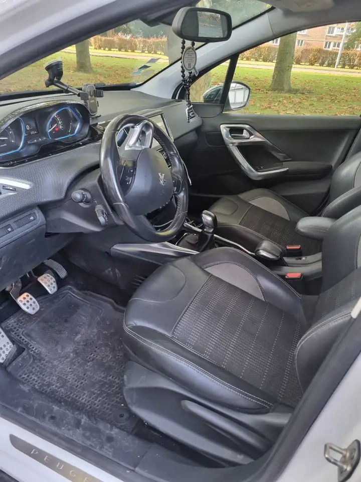 Peugeot 2008 1.6 e-HDi 92ch FAP BVM5 Allure