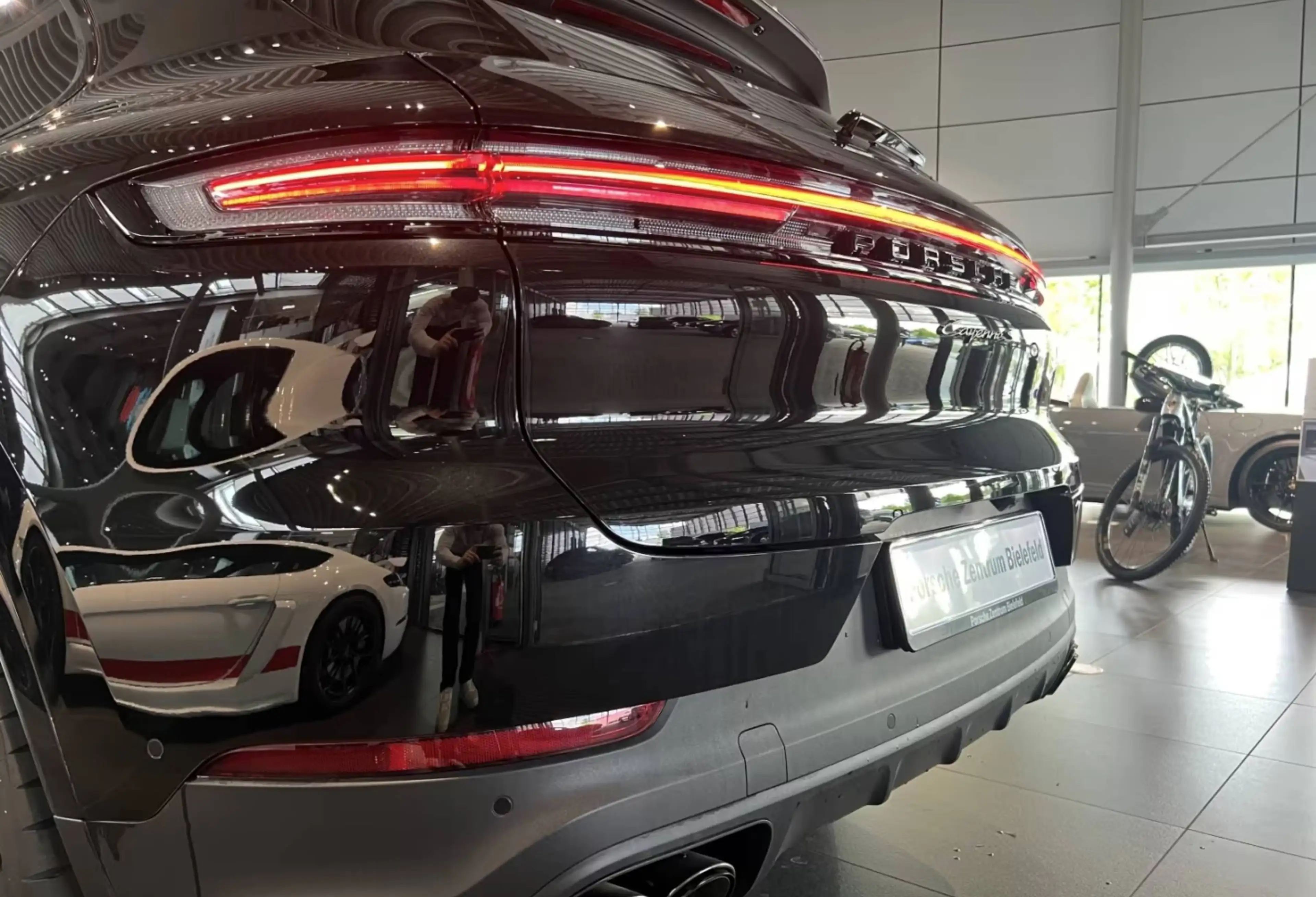 Porsche Cayenne S E-Hybrid — photo 9