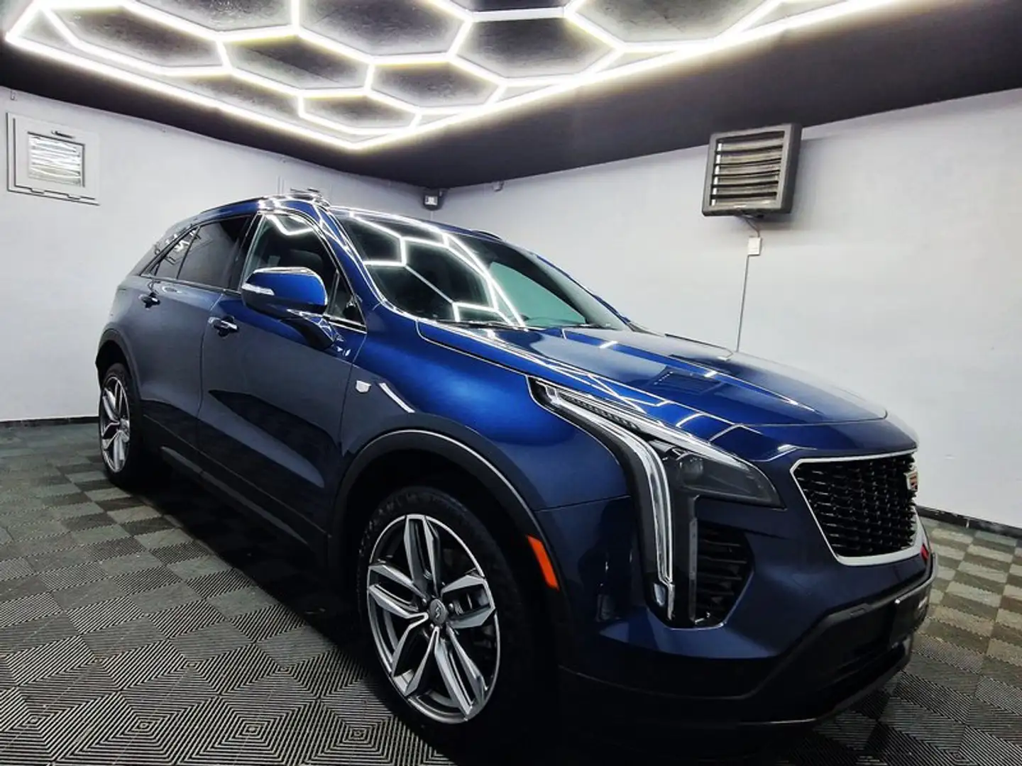 Cadillac XT4 350D Luxury 4WD|AUTOM|VOLLEDER|PANO|NAVI Blau - 2